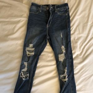 Hollister ripped Super High-Rise Jeggings- size 0L